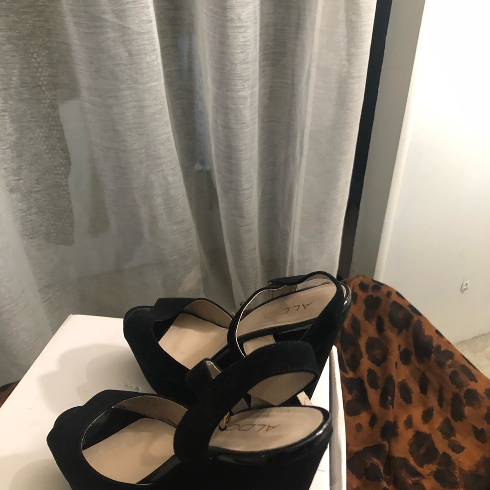 Women’s shoes size 6 . New with the box . Black suede with ankle hold.